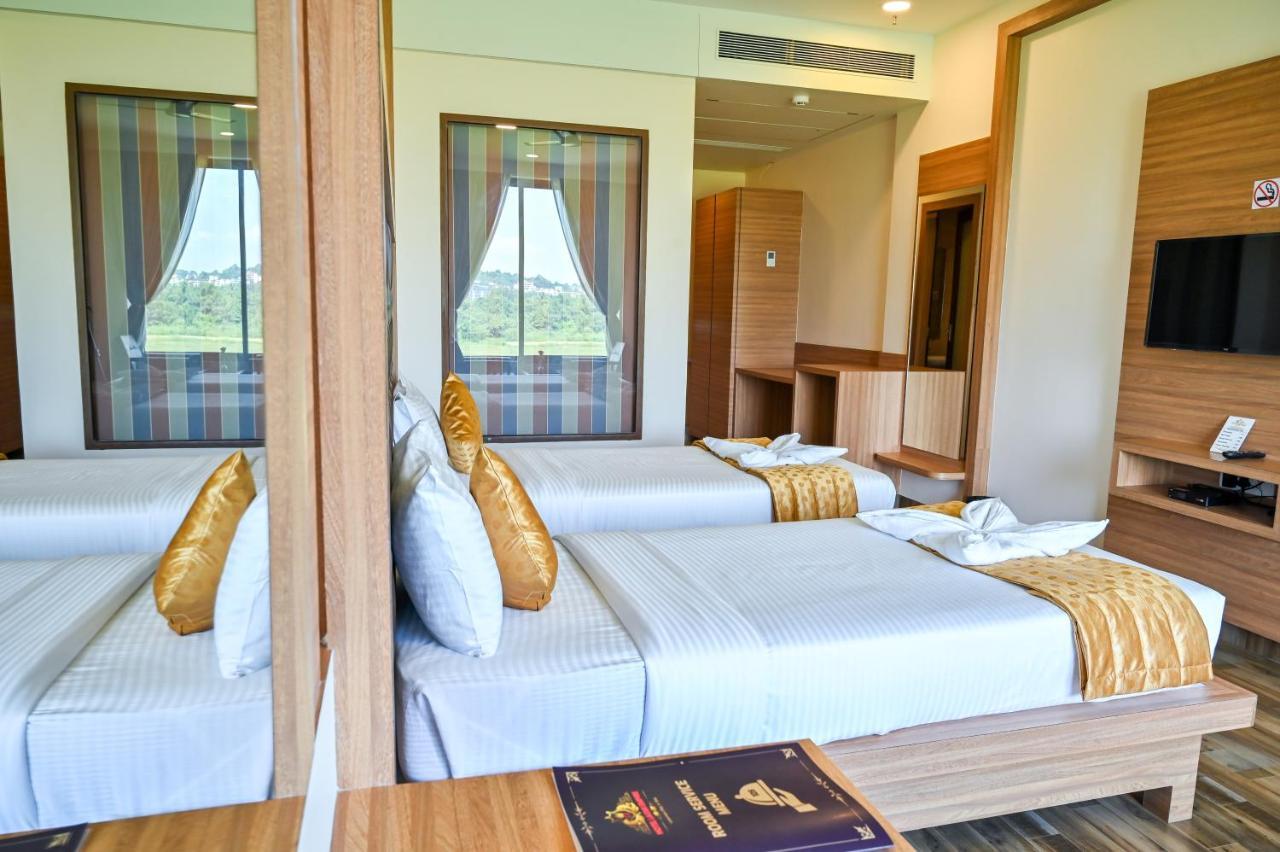 Hotel Laxmi Empire Гоа Екстер'єр фото