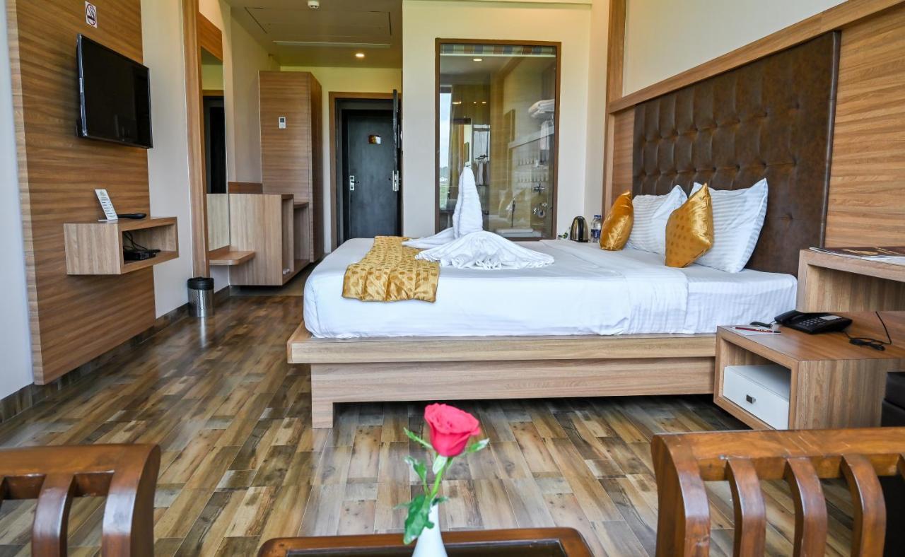 Hotel Laxmi Empire Гоа Екстер'єр фото