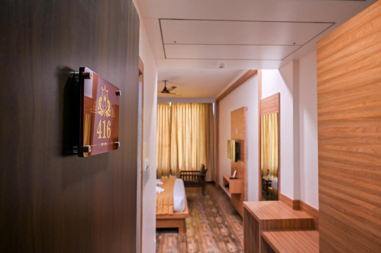 Hotel Laxmi Empire Гоа Екстер'єр фото