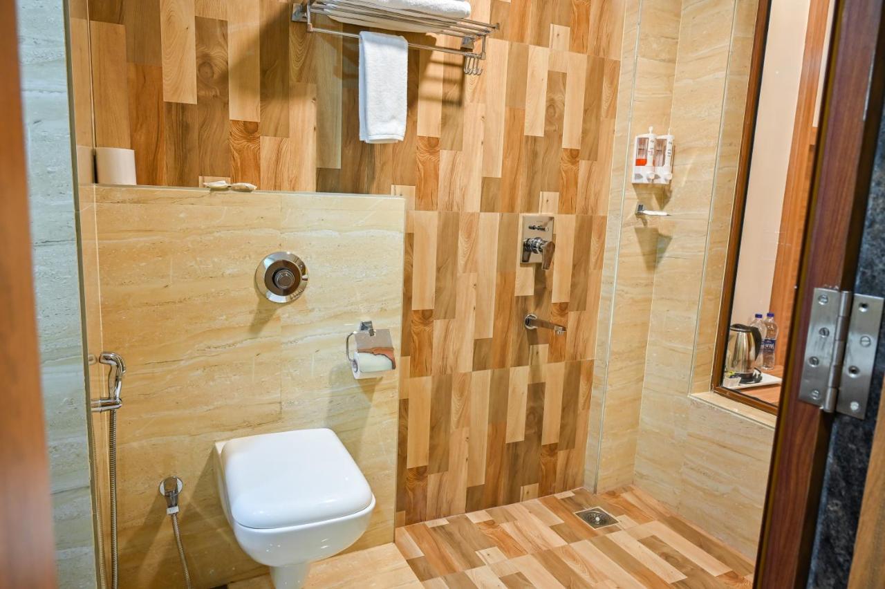 Hotel Laxmi Empire Гоа Екстер'єр фото