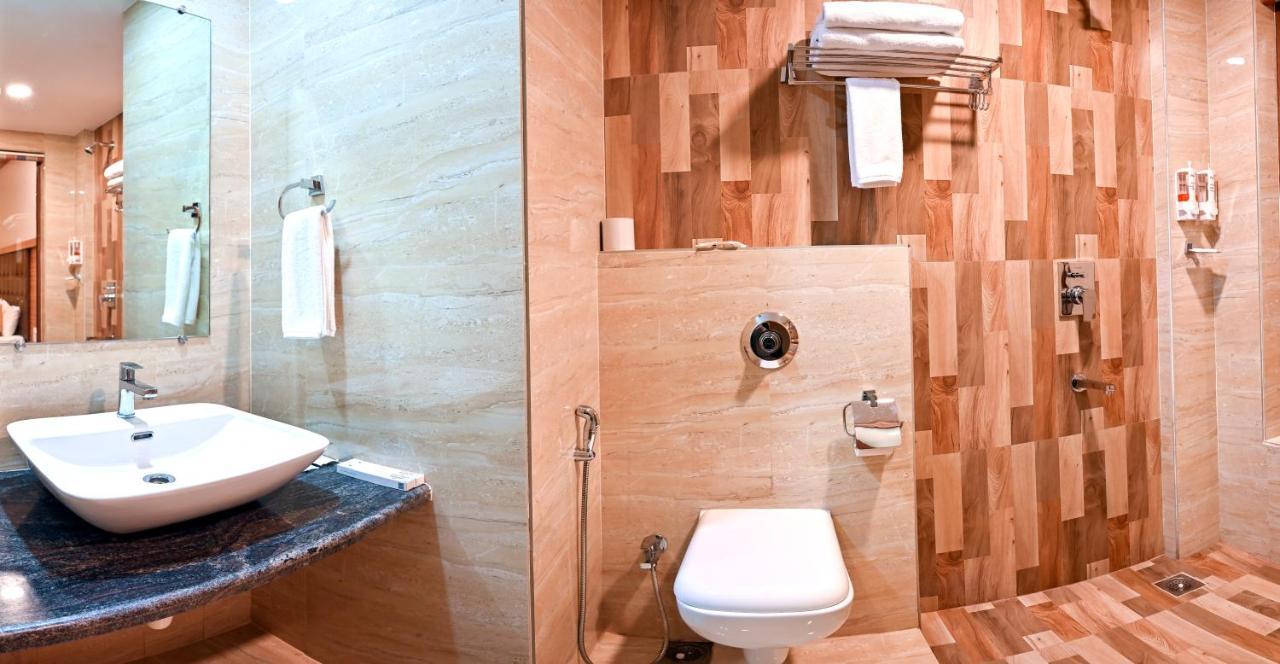 Hotel Laxmi Empire Гоа Екстер'єр фото