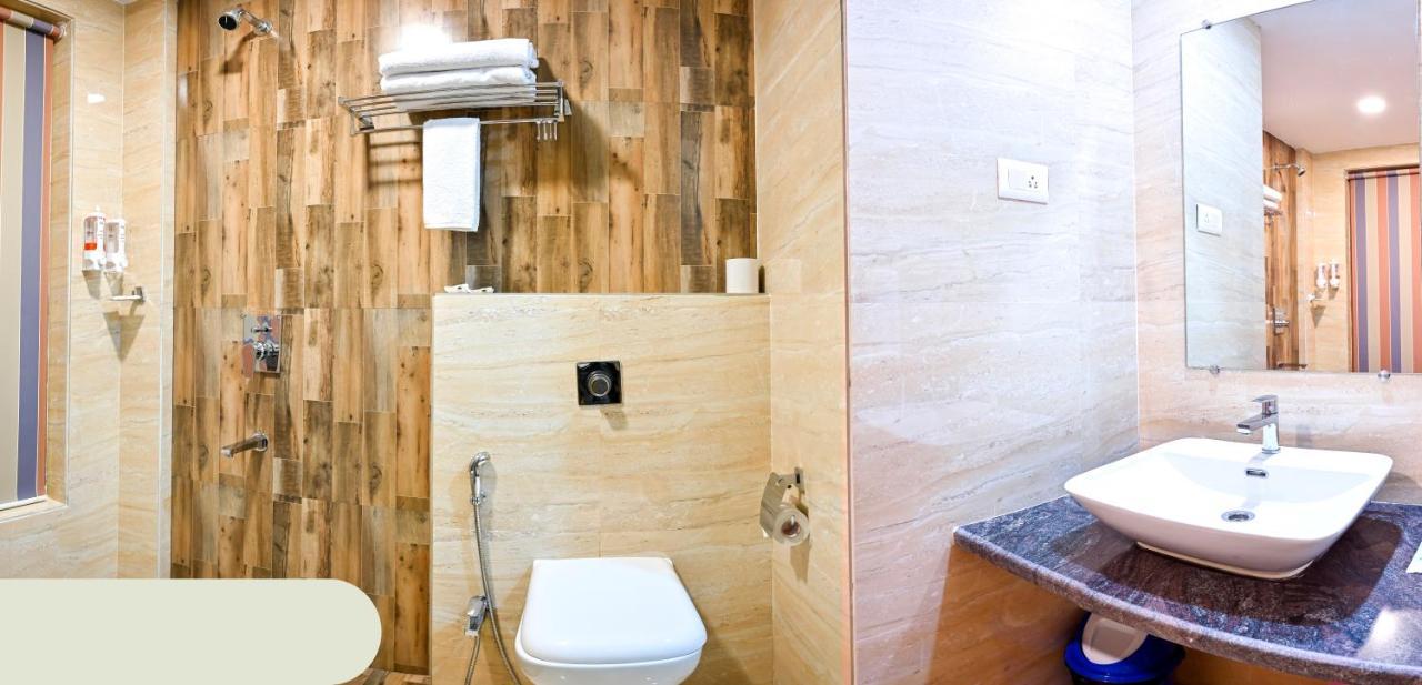 Hotel Laxmi Empire Гоа Екстер'єр фото