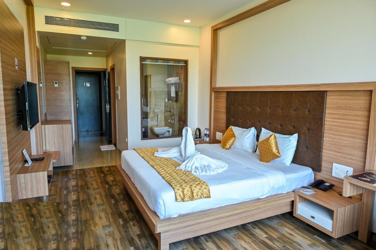 Hotel Laxmi Empire Гоа Екстер'єр фото