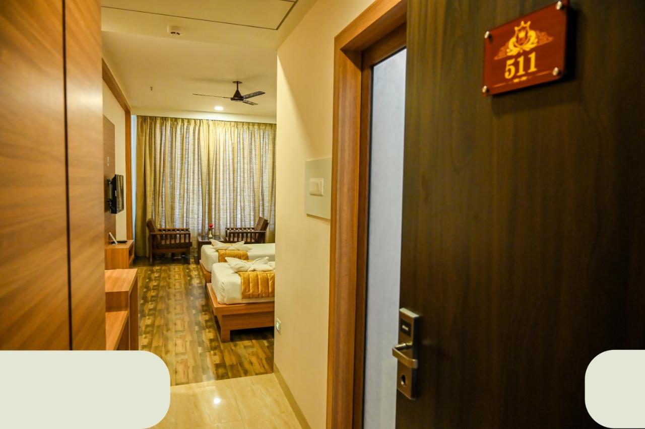 Hotel Laxmi Empire Гоа Екстер'єр фото
