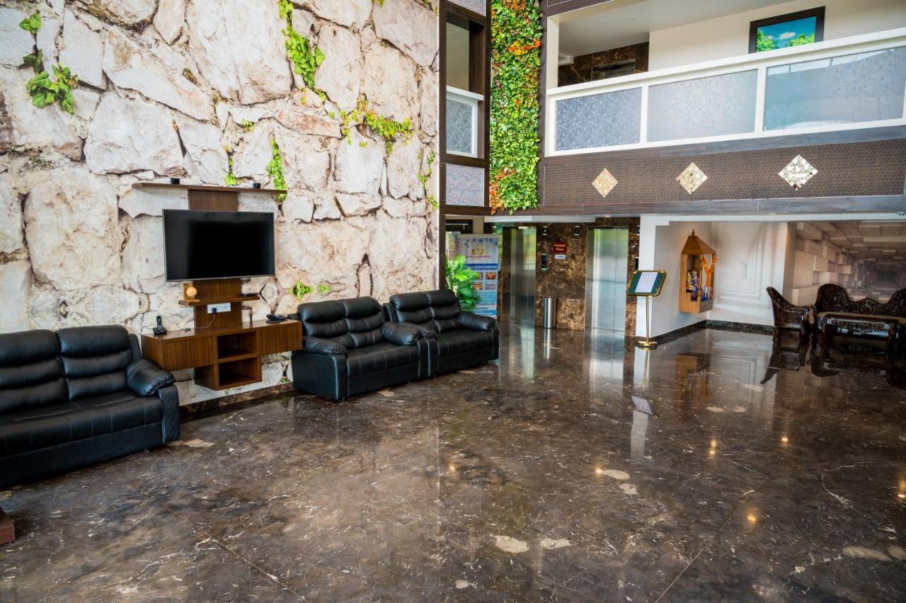 Hotel Laxmi Empire Гоа Екстер'єр фото