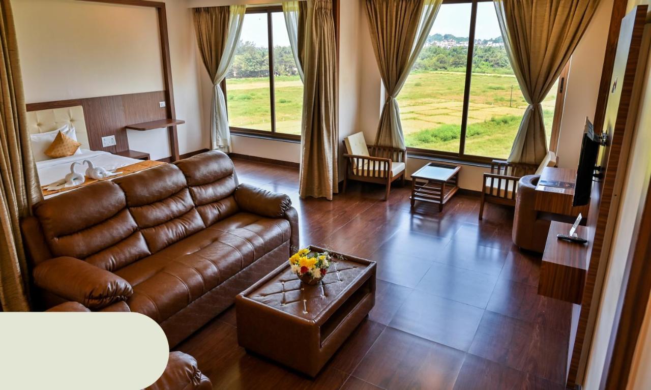 Hotel Laxmi Empire Гоа Екстер'єр фото