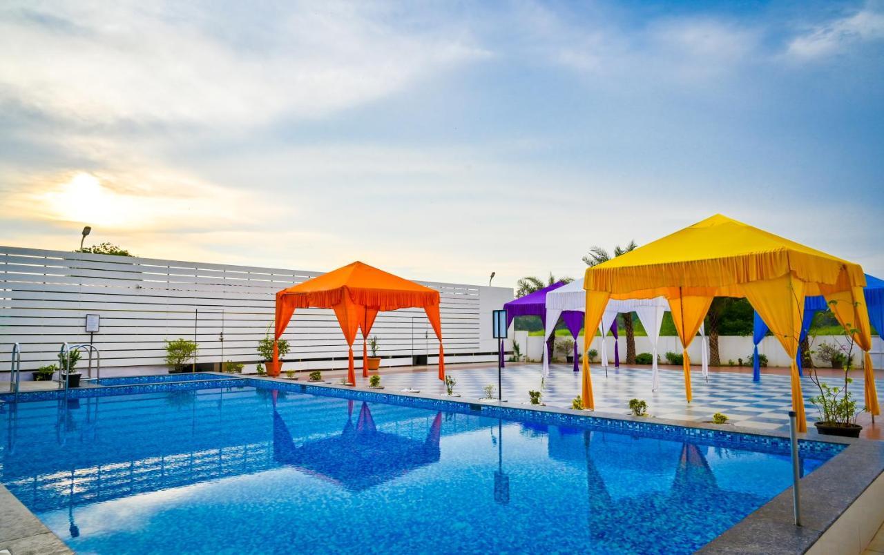 Hotel Laxmi Empire Гоа Екстер'єр фото