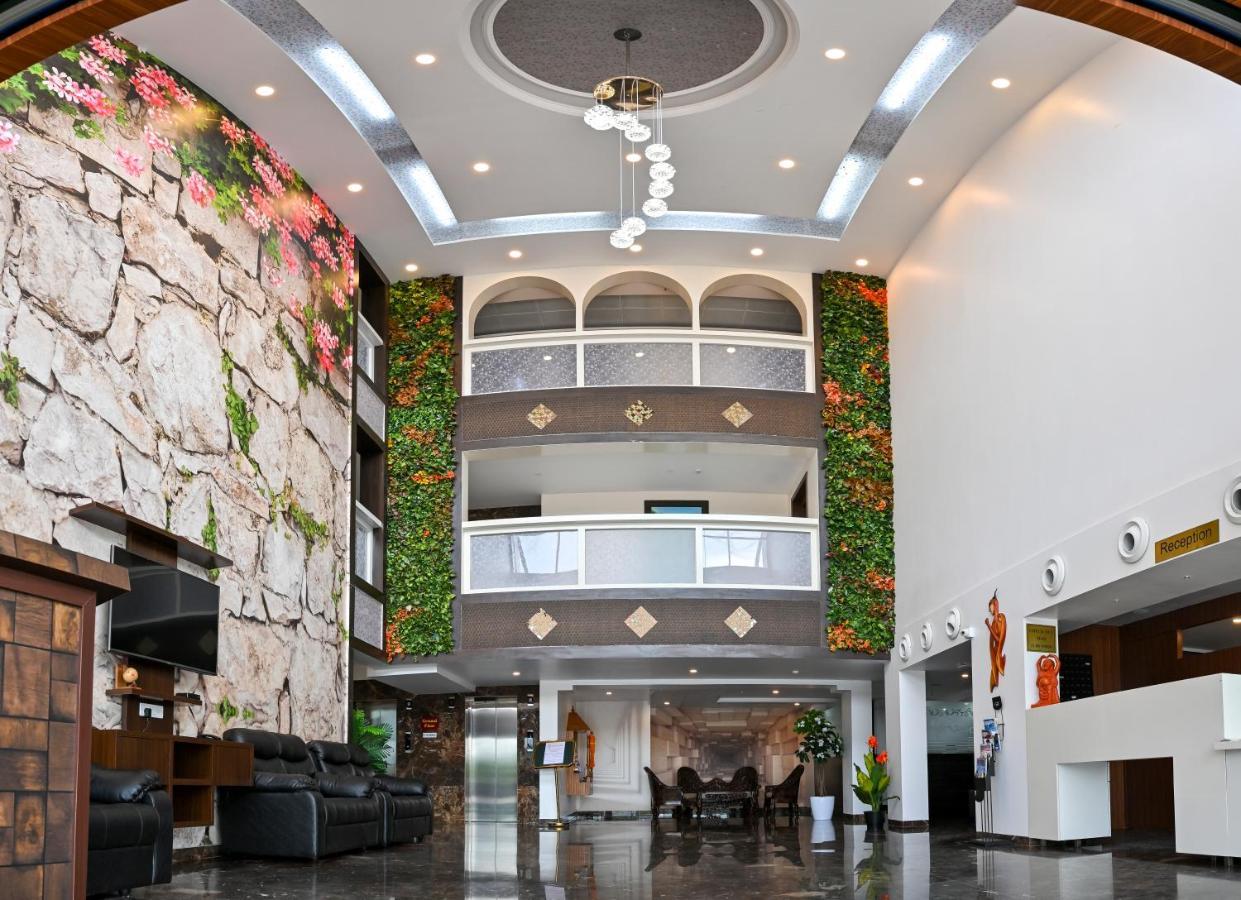 Hotel Laxmi Empire Гоа Екстер'єр фото