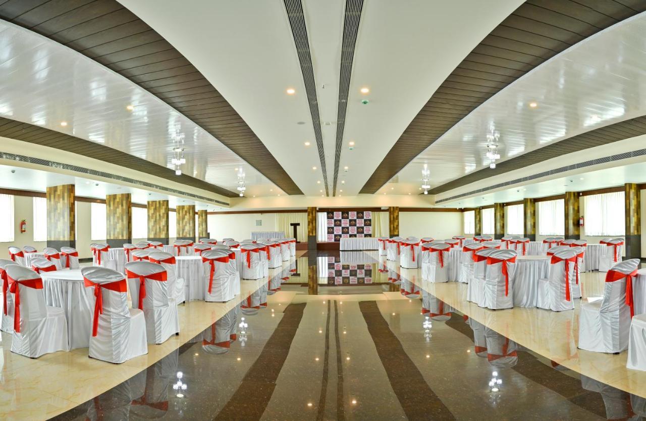 Hotel Laxmi Empire Гоа Екстер'єр фото
