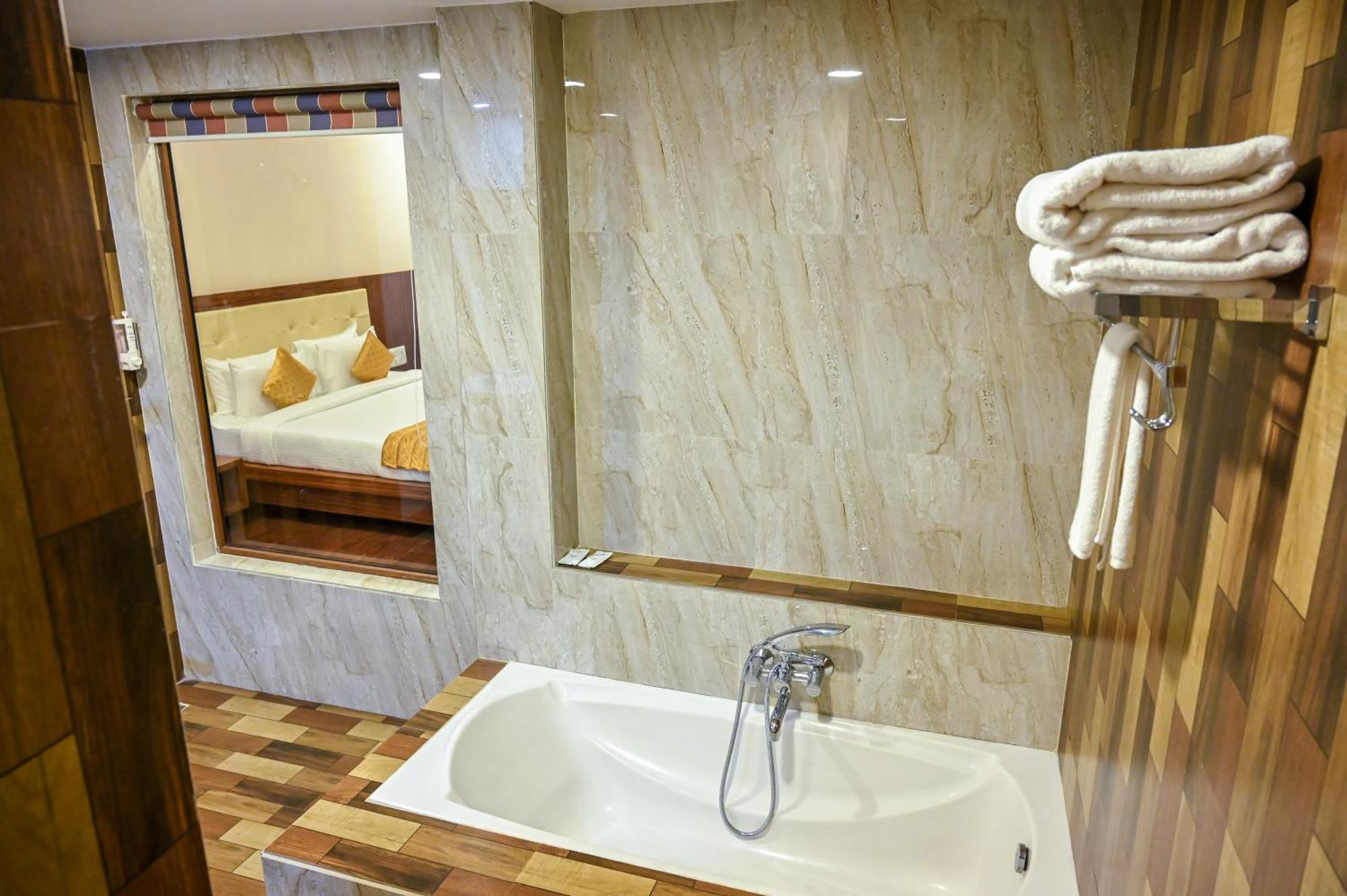 Hotel Laxmi Empire Гоа Екстер'єр фото