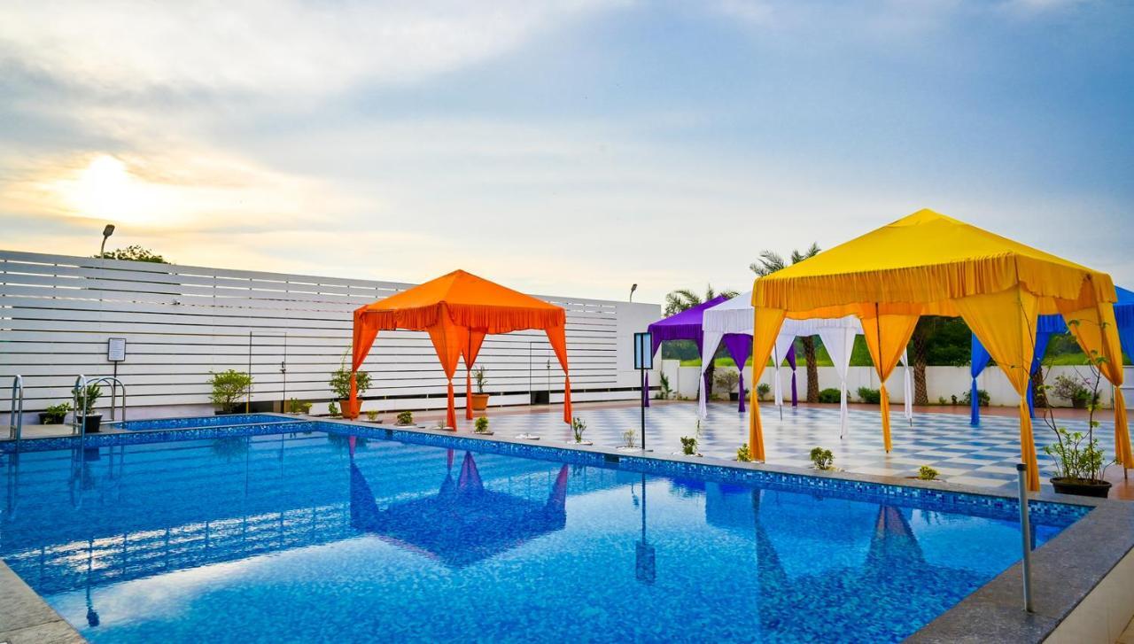 Hotel Laxmi Empire Гоа Екстер'єр фото