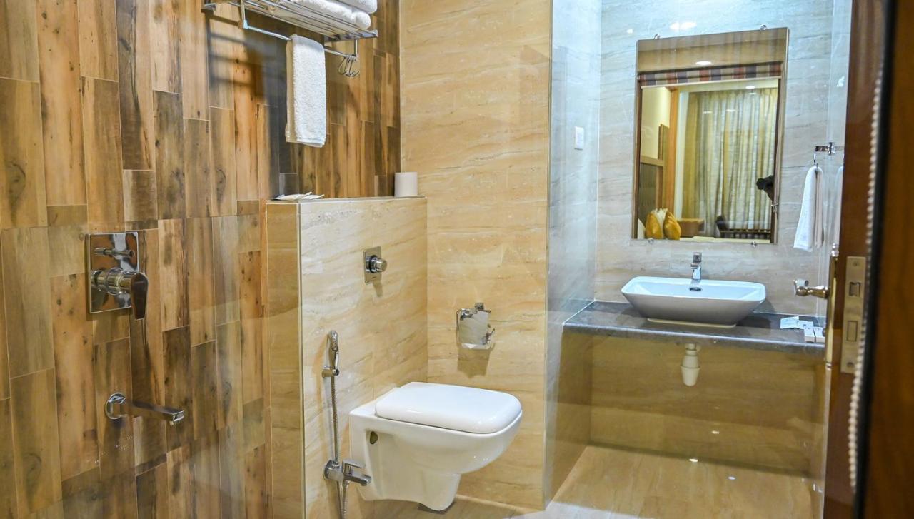 Hotel Laxmi Empire Гоа Екстер'єр фото
