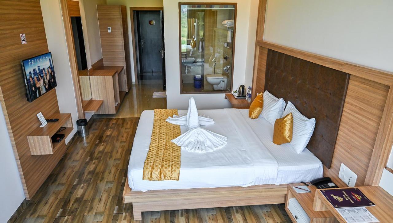 Hotel Laxmi Empire Гоа Екстер'єр фото