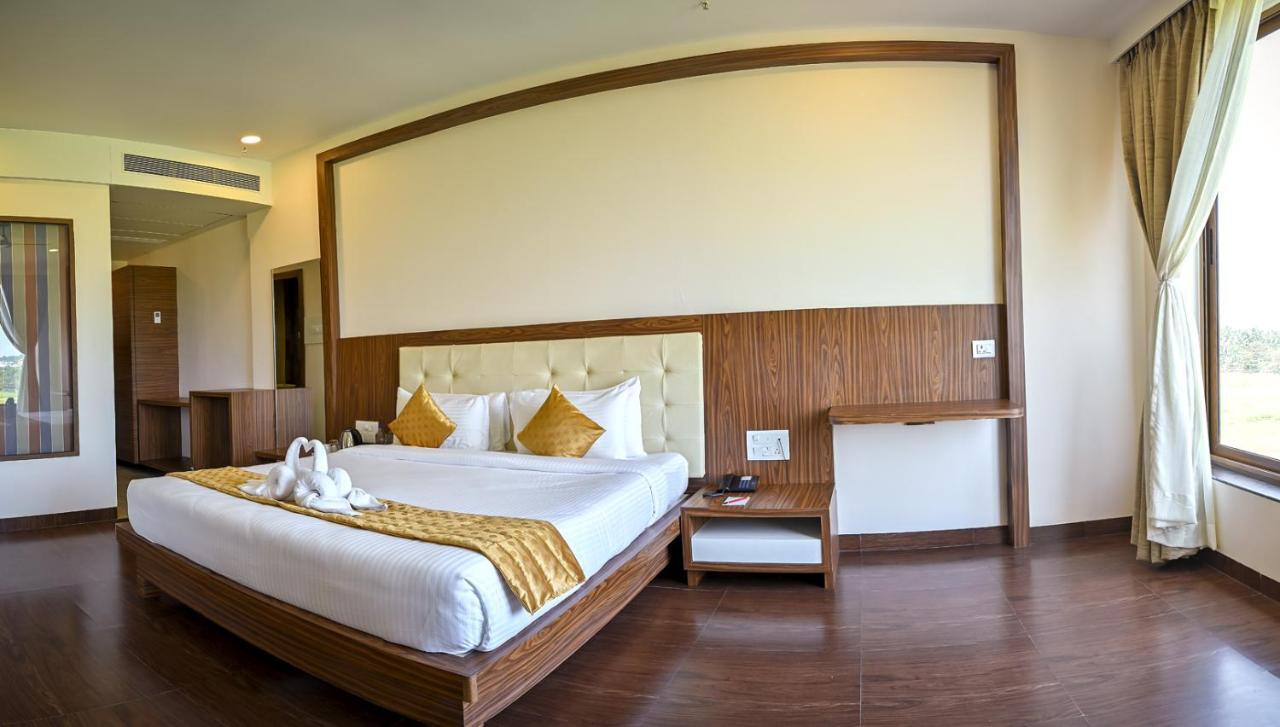 Hotel Laxmi Empire Гоа Екстер'єр фото