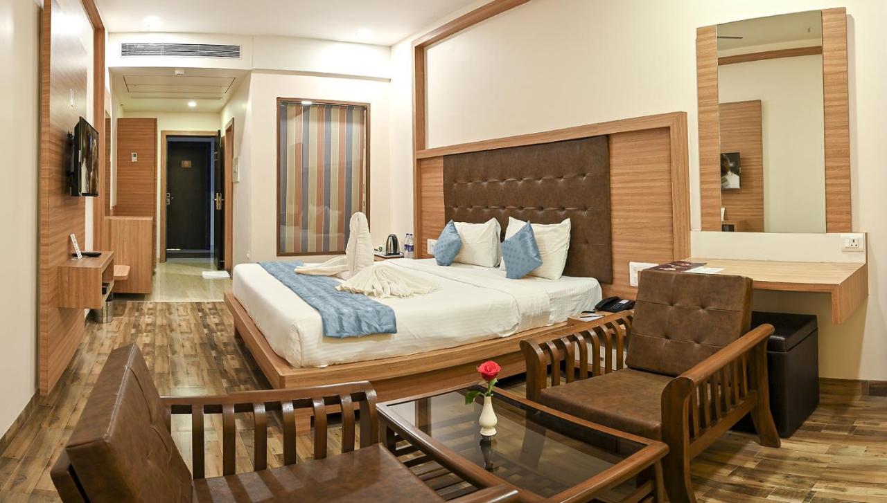 Hotel Laxmi Empire Гоа Екстер'єр фото