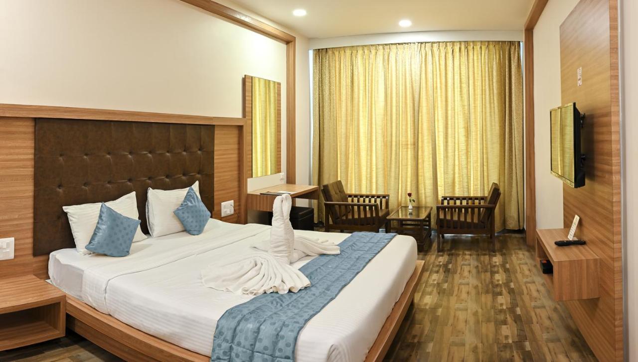 Hotel Laxmi Empire Гоа Екстер'єр фото