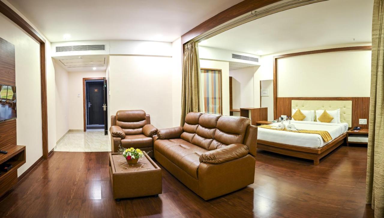 Hotel Laxmi Empire Гоа Екстер'єр фото
